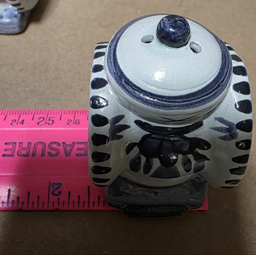 Vtg Coffee Grinder Salt And Pepper Shaker Set #152